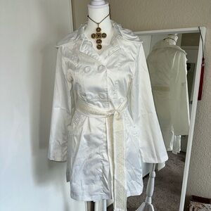 Silky feel cream Trench Coat jacket